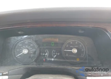 2009 Lincoln Town Car Signature Limited из США, поврежденный, VIN 2LNHM82V39X619538